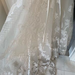 Absolutely stunning wedding dress